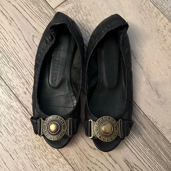 BURBERRY BLACK MEDALLION LOGO PEEP TOE LEATHER FLATS MADE IN ITALY SIZE 37 / 7 - Picture 2 of 12